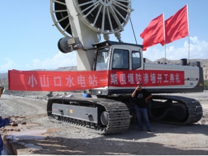 連續(xù)牆施(shī)工-新(xīn)疆庫爾(ěr)勒開都(dōu)河水電(diàn)站圍堰工程